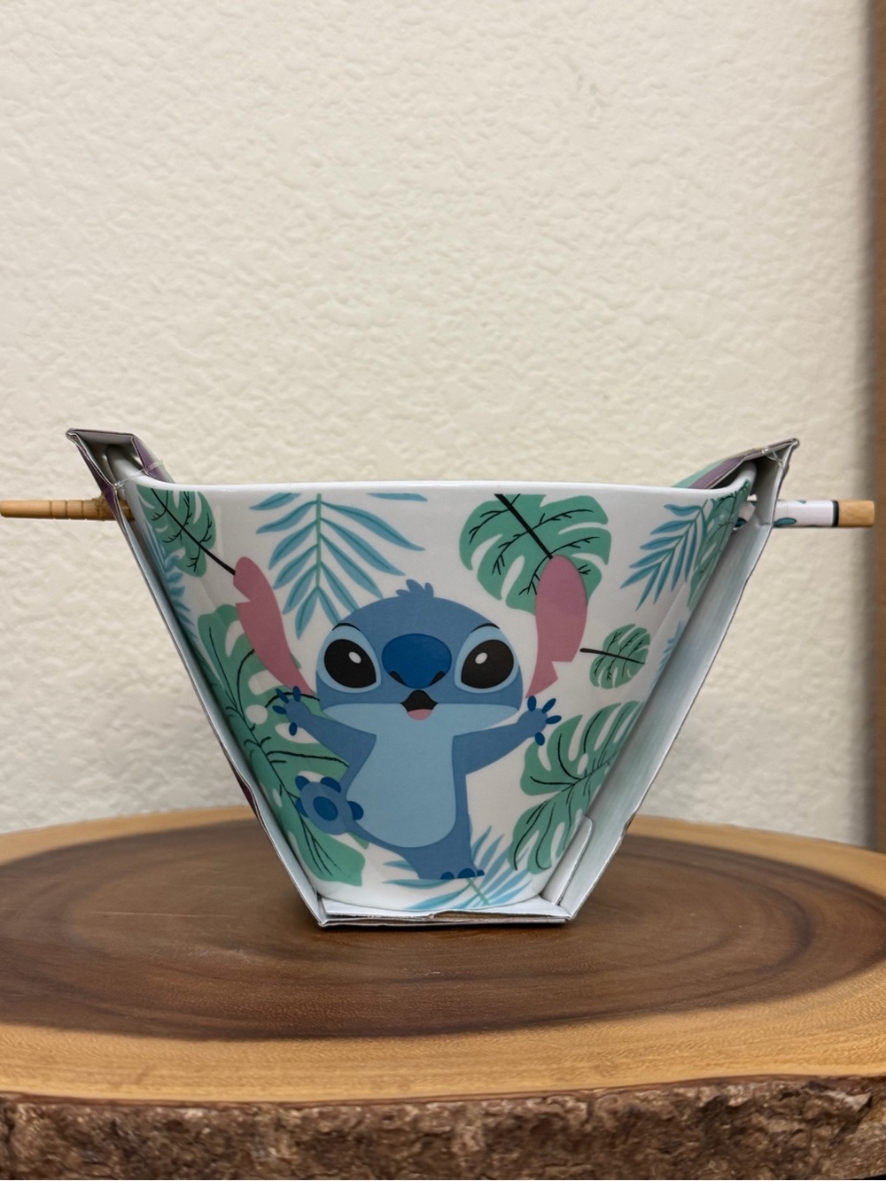 Disney Lilo & Stitch Stitch Palm Party Dance Ramen Bowl & Chopsticks NEW